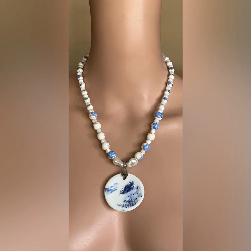 22 inch Porcelain and Pearls bead necklace NWOT - Picture 3 of 14